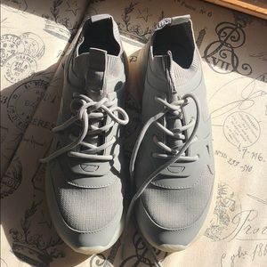 Vince Comodo lace up sneaker size 9 NWOB